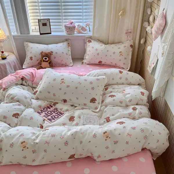 Four Piece Bedding Set
